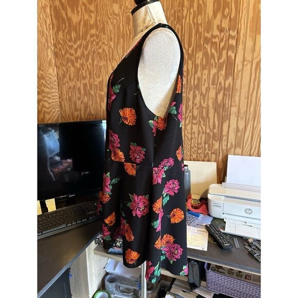 TORRID Women's 2 (2X) Floral Hi-low Ponte Peplum Sleeveless Floral Top Black - Picture 6 of 11